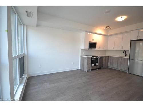 2343 Khalsa Gate, Oakville, ON - Indoor Photo Showing Kitchen