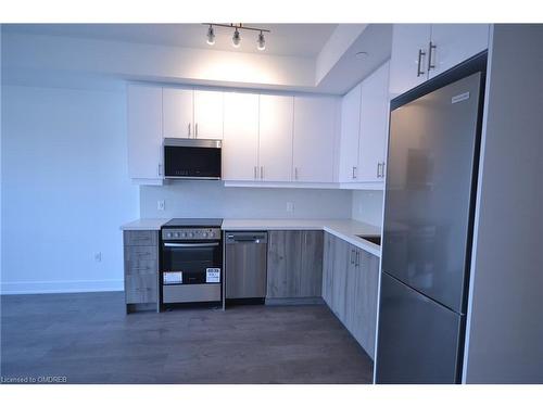 2343 Khalsa Gate, Oakville, ON - Indoor Photo Showing Kitchen