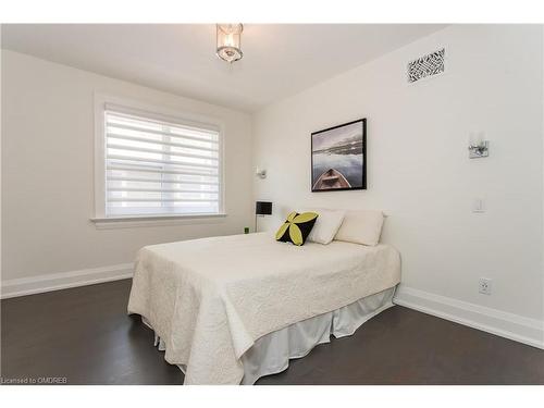 36 Cumberland Drive, Mississauga, ON - Indoor Photo Showing Bedroom