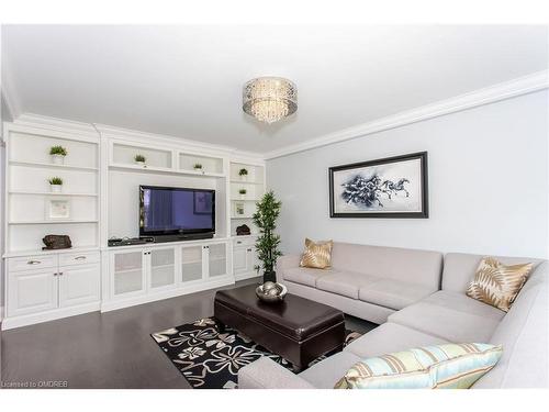 36 Cumberland Drive, Mississauga, ON - Indoor Photo Showing Living Room