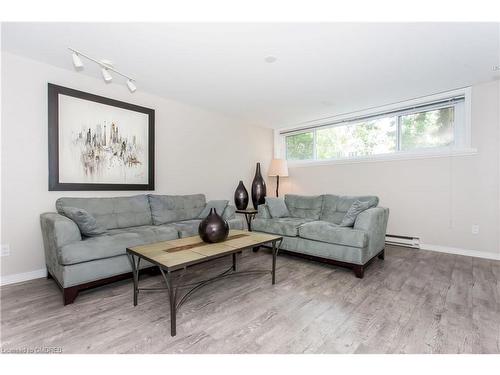 36 Cumberland Drive, Mississauga, ON - Indoor Photo Showing Living Room