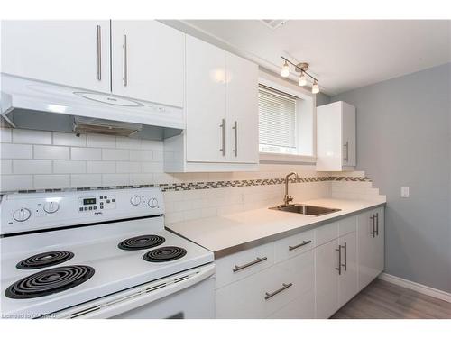 36 Cumberland Drive, Mississauga, ON - Indoor Photo Showing Kitchen