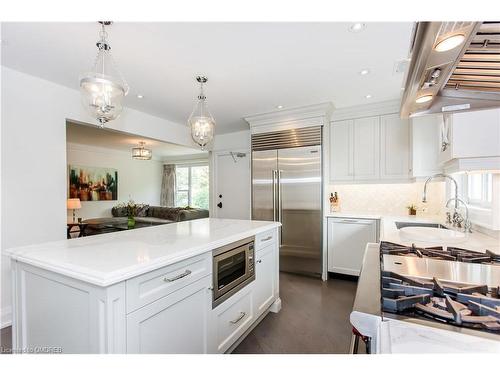 36 Cumberland Drive, Mississauga, ON - Indoor Photo Showing Kitchen With Upgraded Kitchen