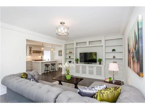 36 Cumberland Drive, Mississauga, ON - Indoor Photo Showing Living Room