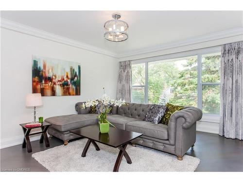 36 Cumberland Drive, Mississauga, ON - Indoor Photo Showing Living Room