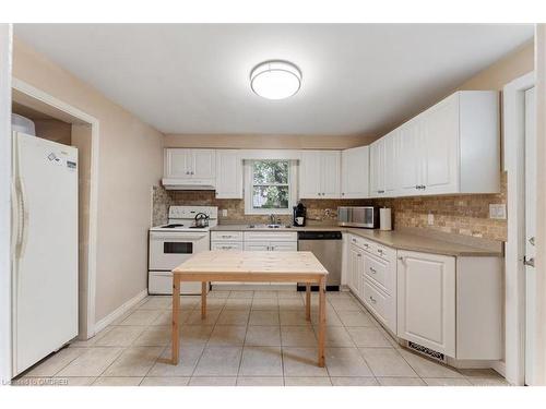 13 East 9Th Street, Hamilton, ON - Indoor Photo Showing Kitchen