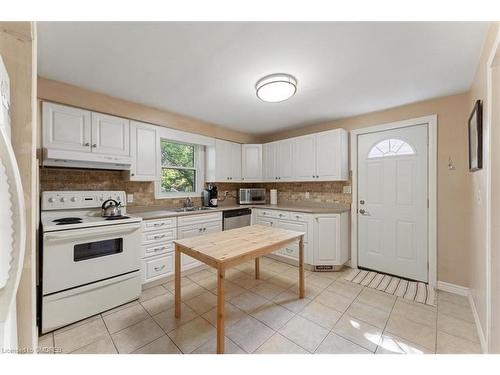 13 East 9Th Street, Hamilton, ON - Indoor Photo Showing Kitchen