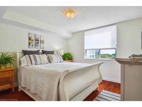 604-1110 Walden Circle, Mississauga, ON - Indoor Photo Showing Bedroom