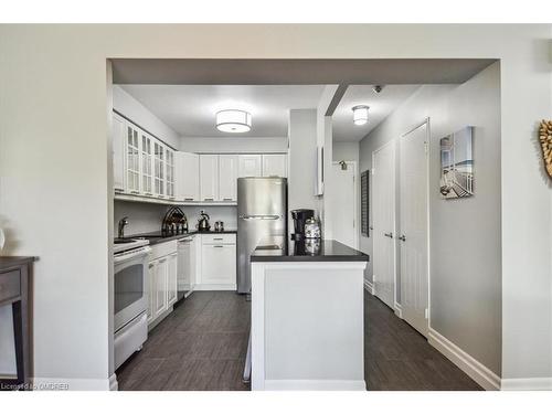 604-1110 Walden Circle, Mississauga, ON - Indoor Photo Showing Kitchen