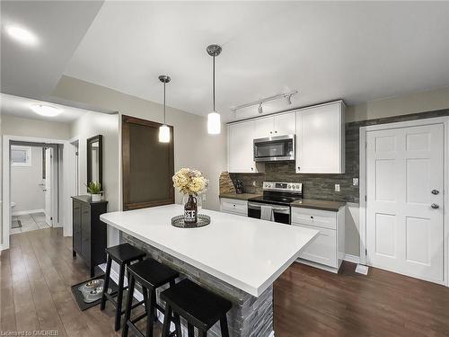 6 Eldorado Court, Hamilton, ON - Indoor Photo Showing Kitchen With Upgraded Kitchen