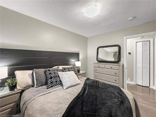 6 Eldorado Court, Hamilton, ON - Indoor Photo Showing Bedroom