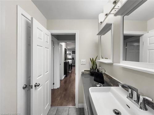 6 Eldorado Court, Hamilton, ON - Indoor Photo Showing Bathroom