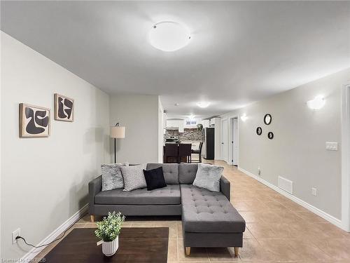 6 Eldorado Court, Hamilton, ON - Indoor Photo Showing Living Room