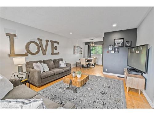 12634 22 Side Road, Halton Hills, ON - Indoor Photo Showing Living Room