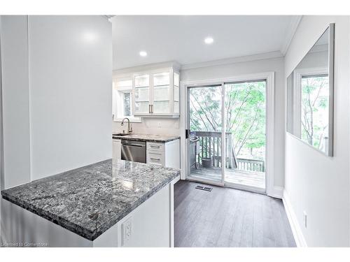 26-2300 Brays Lane, Oakville, ON - Indoor Photo Showing Kitchen With Upgraded Kitchen