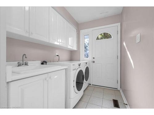 1297 Griffith Place, Oakville, ON - Indoor Photo Showing Laundry Room