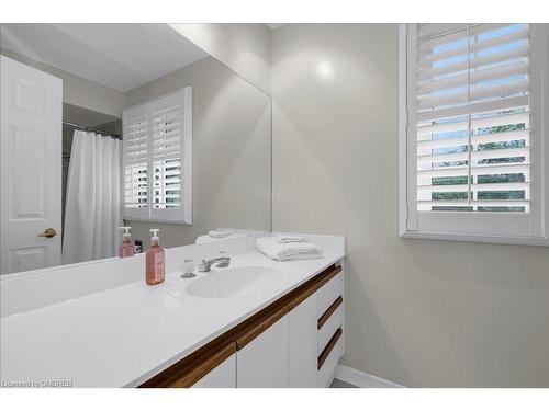 1297 Griffith Place, Oakville, ON - Indoor Photo Showing Bathroom