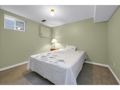 1297 Griffith Place, Oakville, ON - Indoor Photo Showing Bedroom