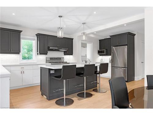 1247 Cumnock Crescent, Oakville, ON - Indoor Photo Showing Kitchen With Upgraded Kitchen