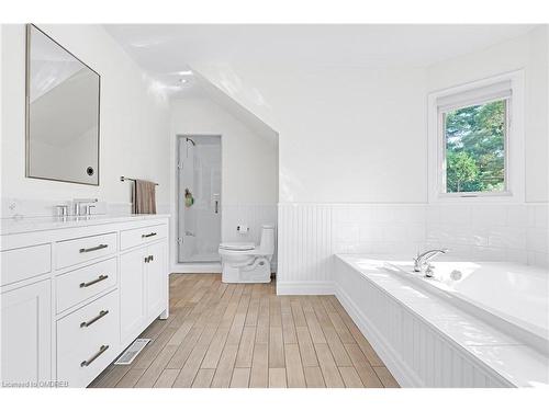 1247 Cumnock Crescent, Oakville, ON - Indoor Photo Showing Bathroom