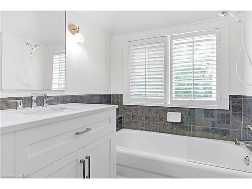 1247 Cumnock Crescent, Oakville, ON - Indoor Photo Showing Bathroom