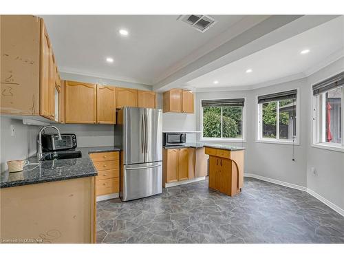 19 Mcconachie Crescent, Caledon, ON - Indoor Photo Showing Kitchen