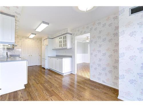 1009-1700 The College Way, Mississauga, ON - Indoor Photo Showing Kitchen