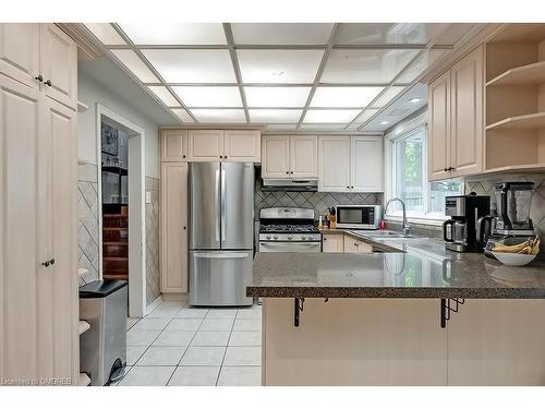 548 Swann Drive, Oakville, ON - Indoor Photo Showing Kitchen