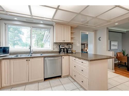 548 Swann Drive, Oakville, ON - Indoor Photo Showing Kitchen With Double Sink