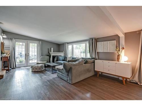 548 Swann Drive, Oakville, ON - Indoor Photo Showing Living Room