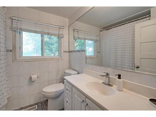 548 Swann Drive, Oakville, ON - Indoor Photo Showing Bathroom