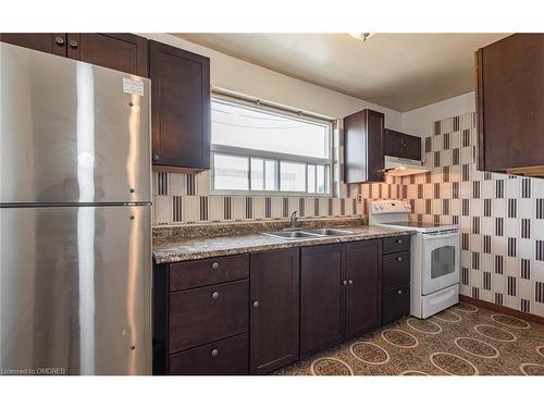 559A Birchmount Drive, Scarborough, ON - Indoor Photo Showing Kitchen With Double Sink