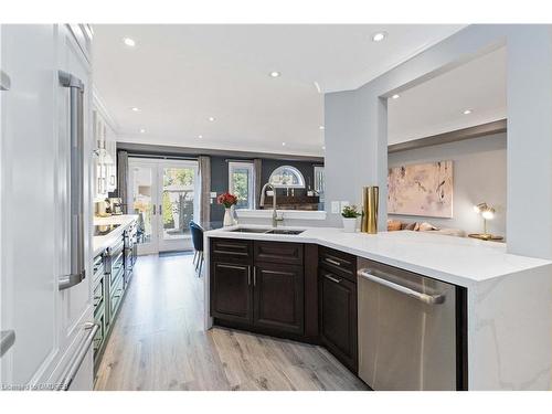 2097 Redstone Crescent, Oakville, ON - Indoor Photo Showing Kitchen With Upgraded Kitchen