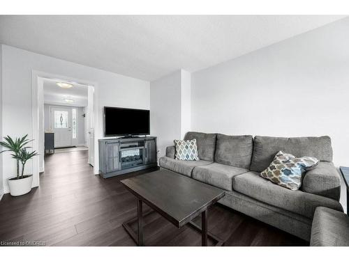 16-391 Stone Church Road E, Hamilton, ON - Indoor Photo Showing Living Room