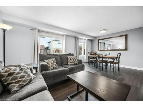 16-391 Stone Church Road E, Hamilton, ON - Indoor Photo Showing Living Room