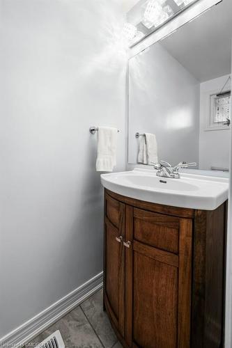 16-391 Stone Church Road E, Hamilton, ON - Indoor Photo Showing Bathroom