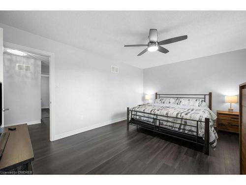 16-391 Stone Church Road E, Hamilton, ON - Indoor Photo Showing Bedroom