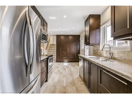 85 Bonham Boulevard, Mississauga, ON - Indoor Photo Showing Kitchen With Stainless Steel Kitchen With Double Sink With Upgraded Kitchen