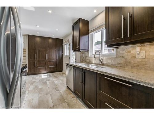 85 Bonham Boulevard, Mississauga, ON - Indoor Photo Showing Kitchen With Stainless Steel Kitchen With Double Sink With Upgraded Kitchen