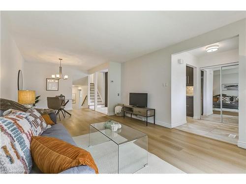 85 Bonham Boulevard, Mississauga, ON - Indoor Photo Showing Living Room