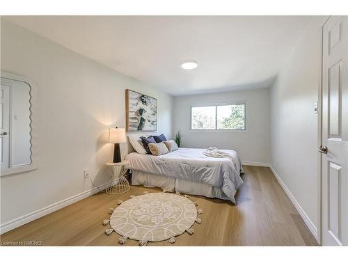 85 Bonham Boulevard, Mississauga, ON - Indoor Photo Showing Bedroom