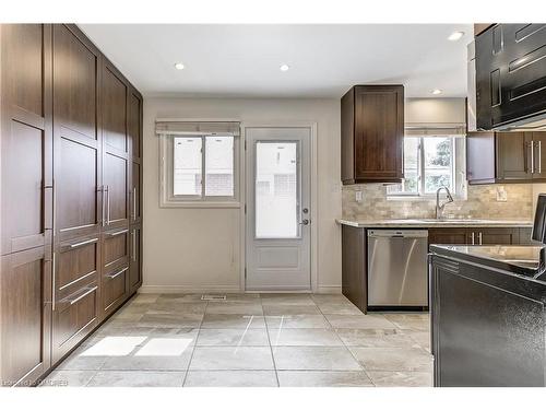 85 Bonham Boulevard, Mississauga, ON - Indoor Photo Showing Kitchen