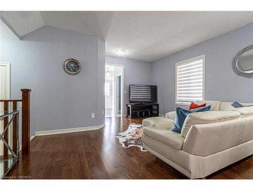 557 Settlers Road W, Oakville, ON - Indoor Photo Showing Living Room