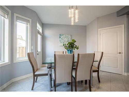 557 Settlers Road W, Oakville, ON - Indoor Photo Showing Dining Room