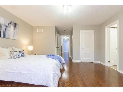 557 Settlers Road W, Oakville, ON - Indoor Photo Showing Bedroom