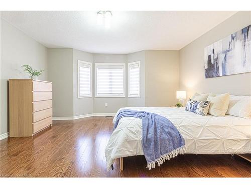 557 Settlers Road W, Oakville, ON - Indoor Photo Showing Bedroom