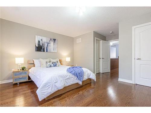 557 Settlers Road W, Oakville, ON - Indoor Photo Showing Bedroom