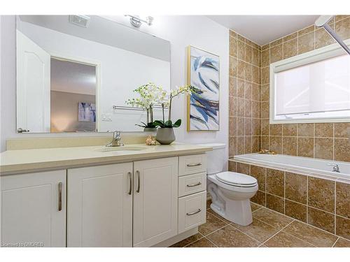 557 Settlers Road W, Oakville, ON - Indoor Photo Showing Bathroom