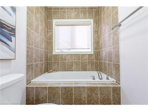 557 Settlers Road W, Oakville, ON - Indoor Photo Showing Bathroom