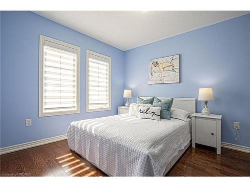 557 Settlers Road W, Oakville, ON - Indoor Photo Showing Bedroom